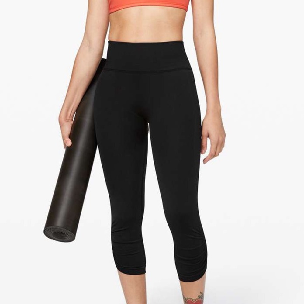 Lululemon Ebb To‎ Street Crop 21" Brown Sz 4